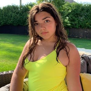 Meet your Posher, Dominique